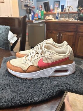 Nike Air Max SC
Pearl White Light Cognac White Pink Salt (Women's) new $267